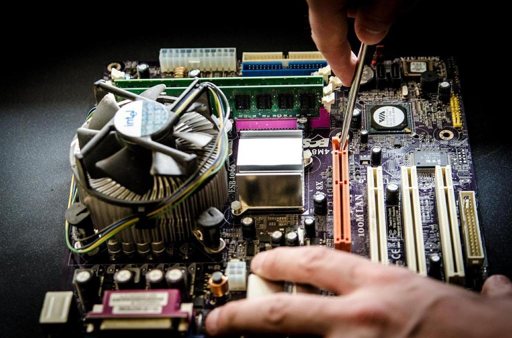 How to Fix Your Laptop When the Hard Drive Is Damagedv